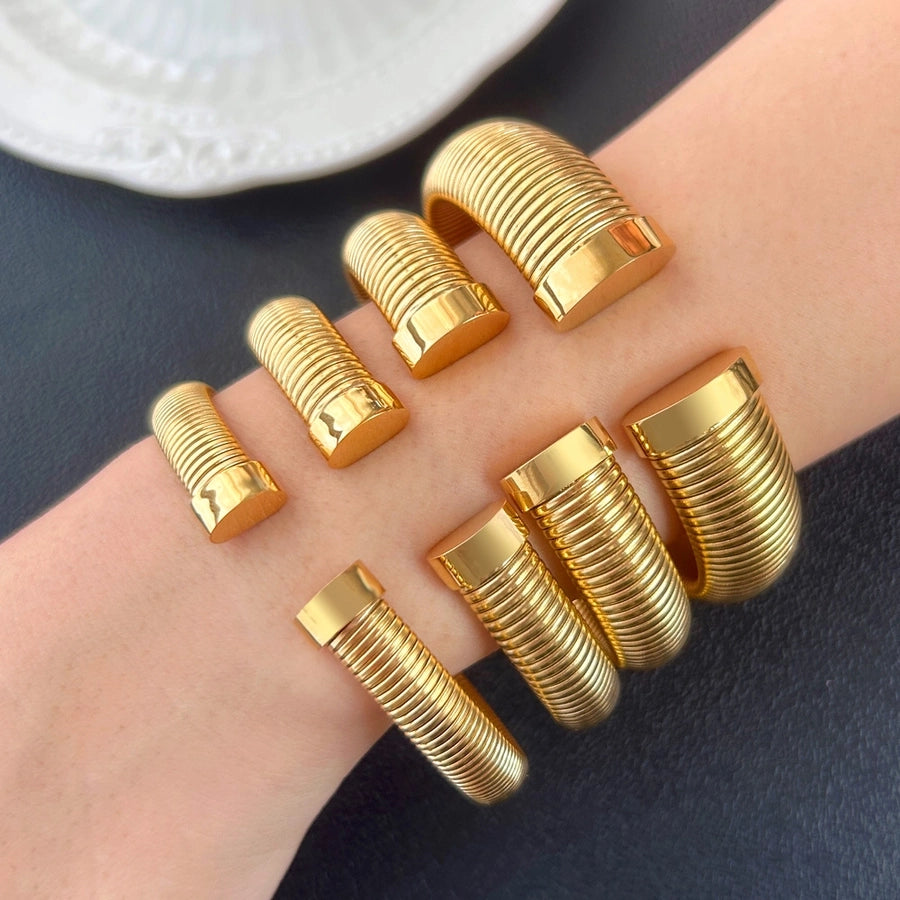 GOLD CLAMP BRACELET