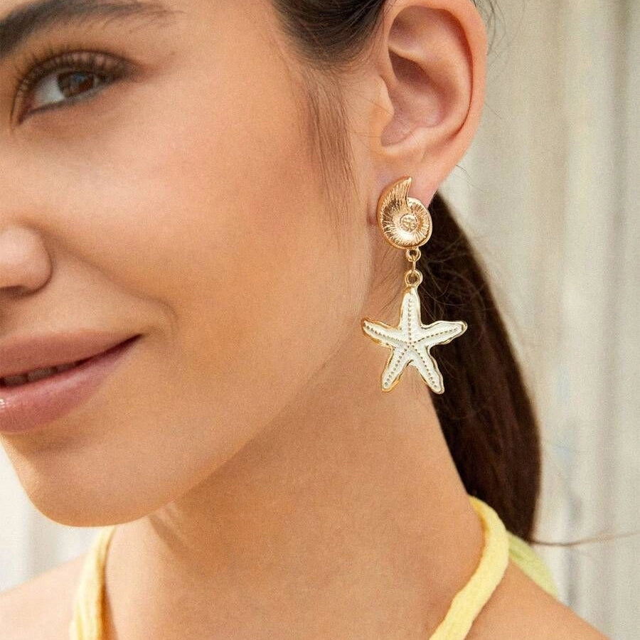 Sea Shell Loves Starfish Earrings